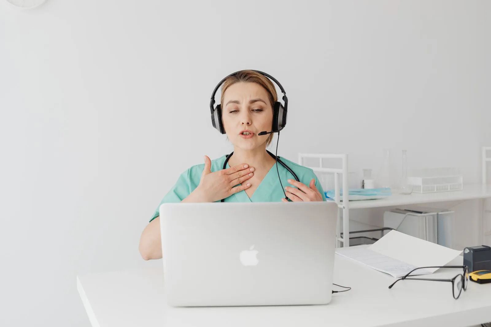 What to Wear on Camera for a Video Interview